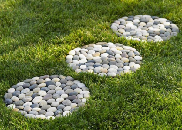 ¿Cómo colocar piedras decorativas en el jardín?